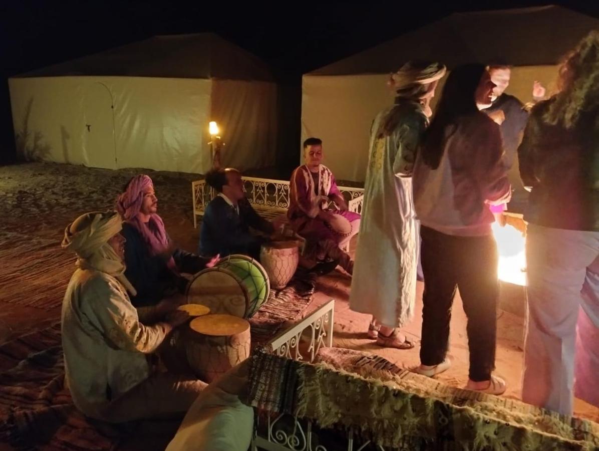 梅尔祖卡漠达豪华帐篷 - 骆驼四边形短途旅行太阳板四驱车 外观 照片