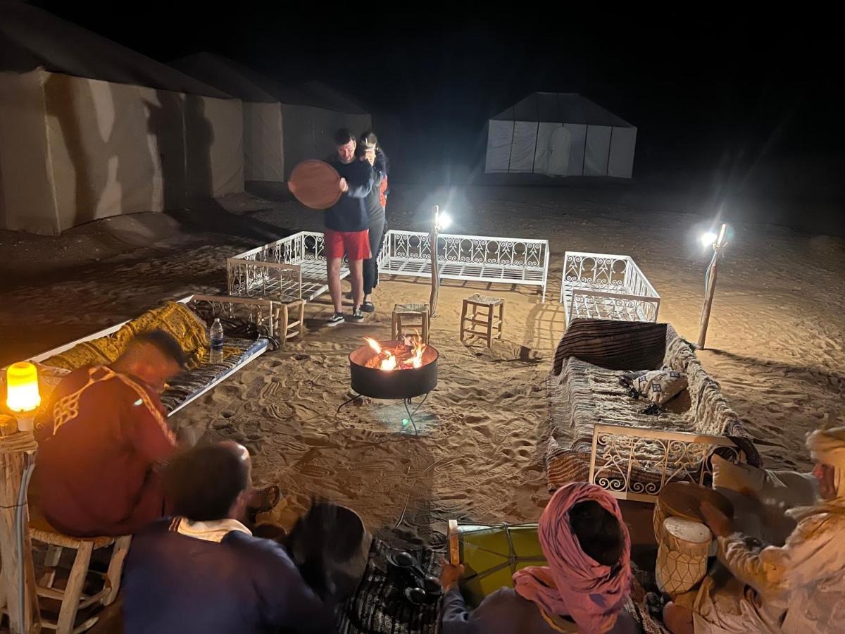 梅尔祖卡漠达豪华帐篷 - 骆驼四边形短途旅行太阳板四驱车 外观 照片
